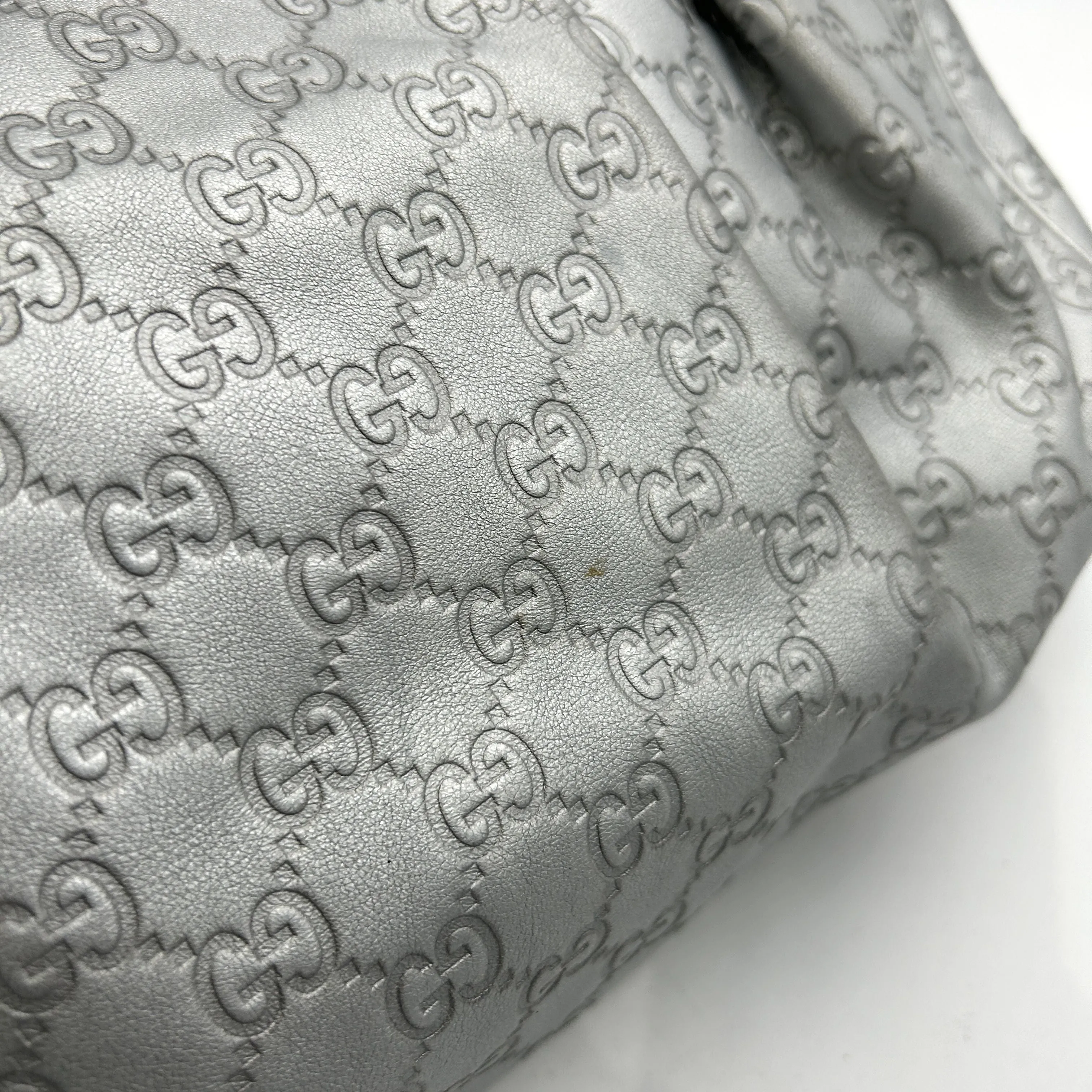 GUCCI Guccissima Medium Sukey Tote Silver gu8819se