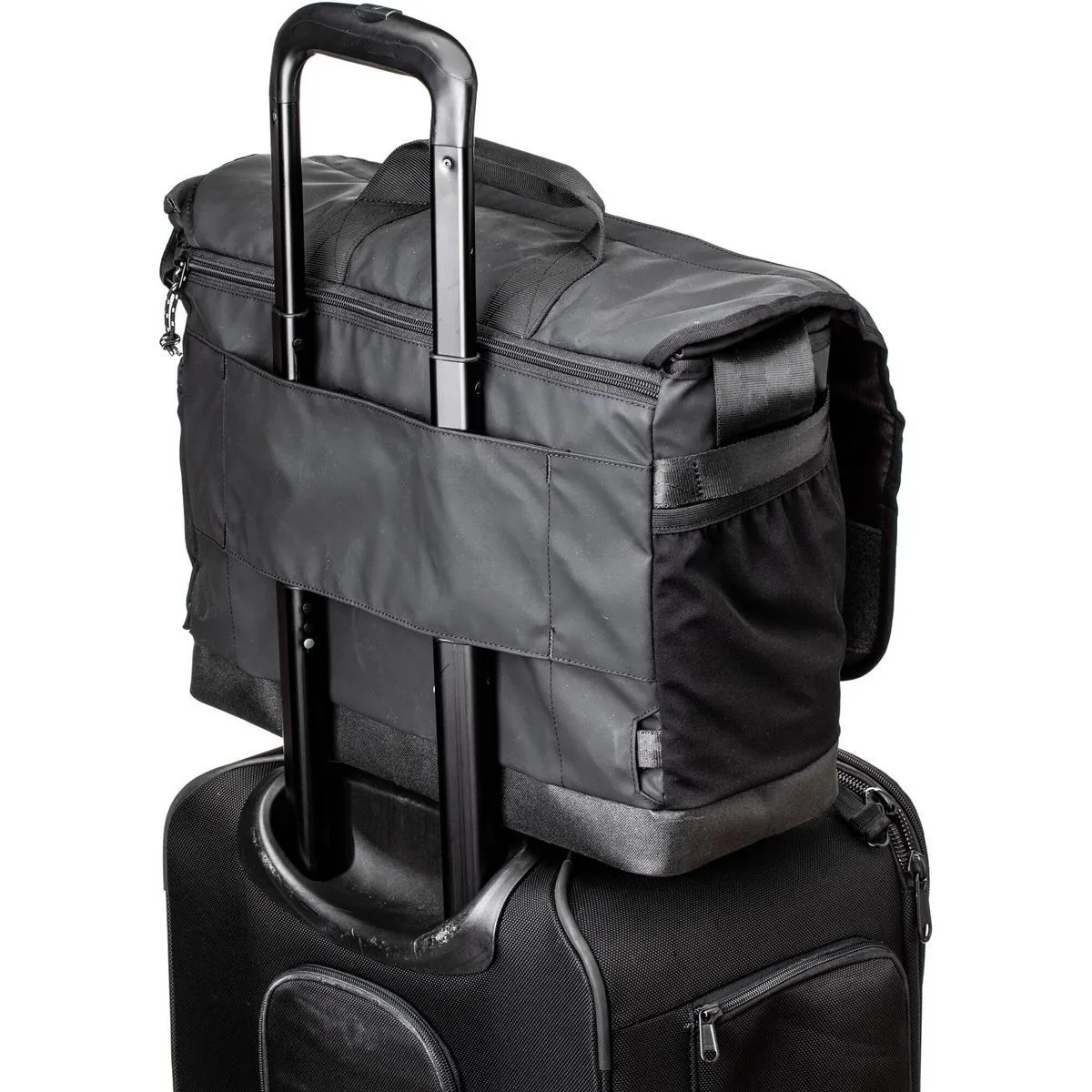 Tenba DNA 16 PRO Messenger Bag - Black (638-576)