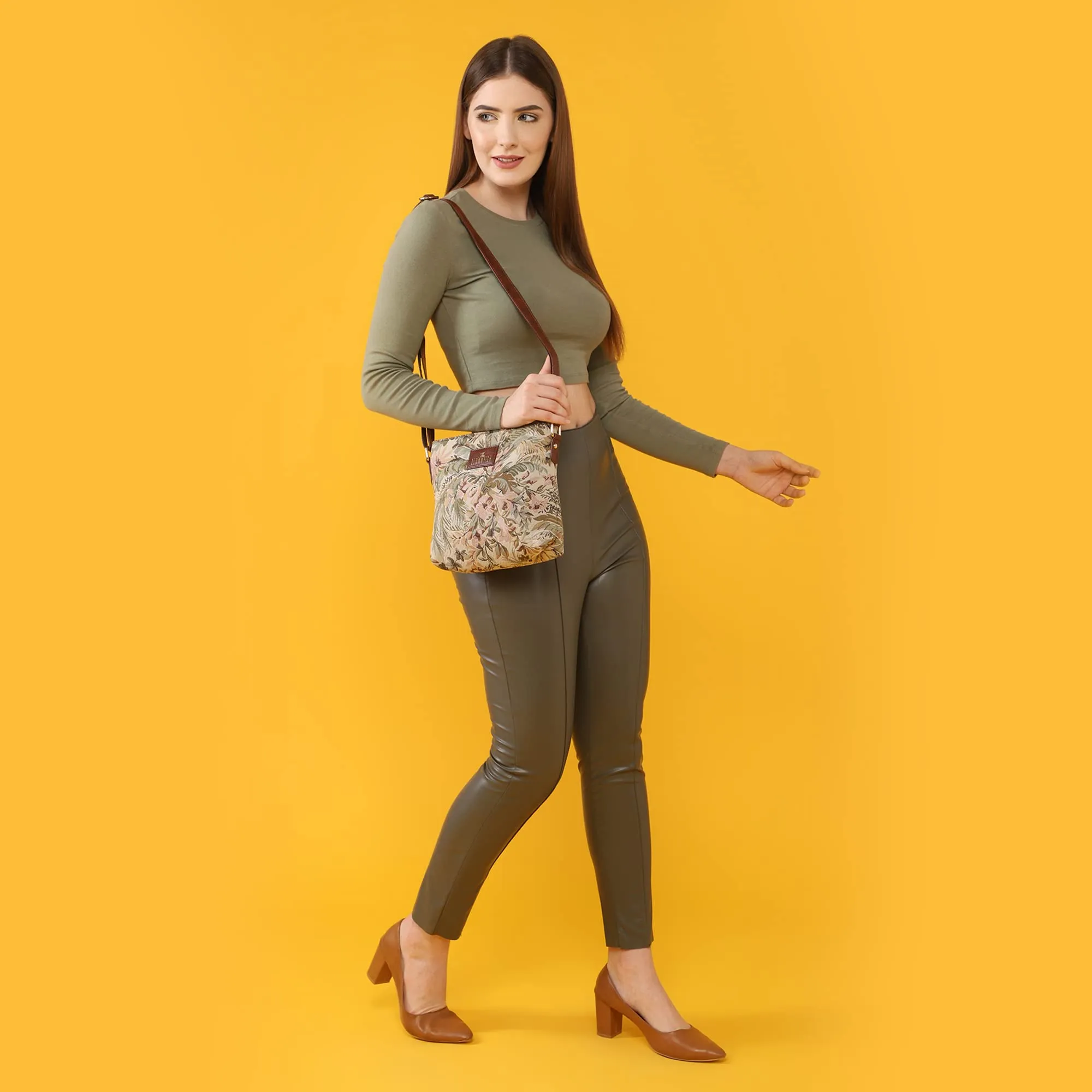 THE CLOWNFISH Linda Series Sling for Women Casual Ladies Single Shoulder Bag For Women Crossbody Bag for College Girls (Off White-Floral)