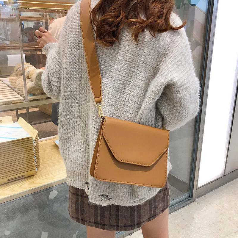 Women Wide Buckle Strap Crossbody Mini Shoulder Bag